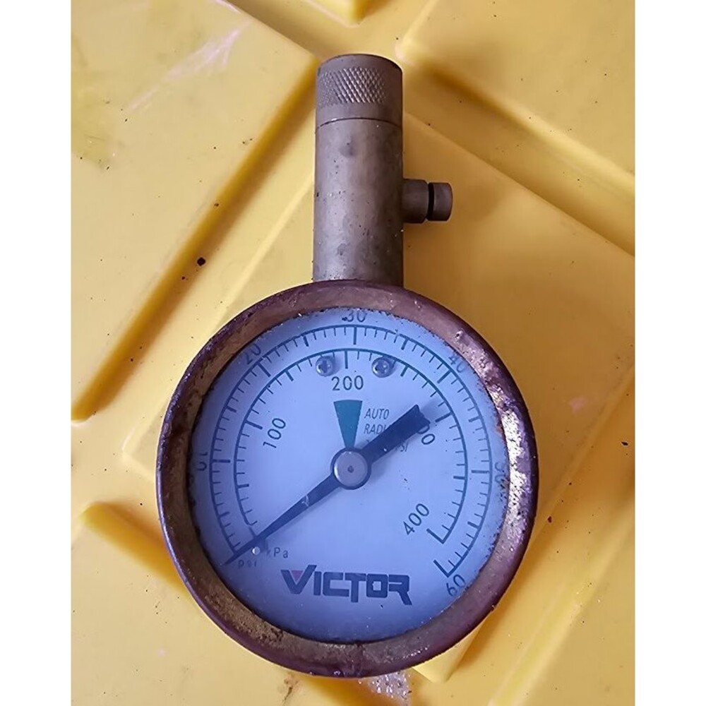 Vintage Victor Auto Radial 26-32psi 0-60psi 0-400kPa Dial Gauge USA
